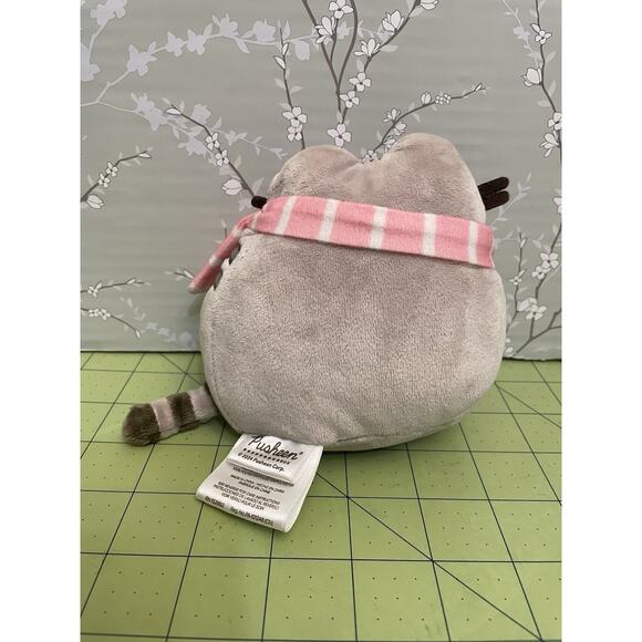 Pusheen Box Winter 2024 Culturefly Mini Plush Stuffed Animal Exclusive Limited - Picture 3 of 8